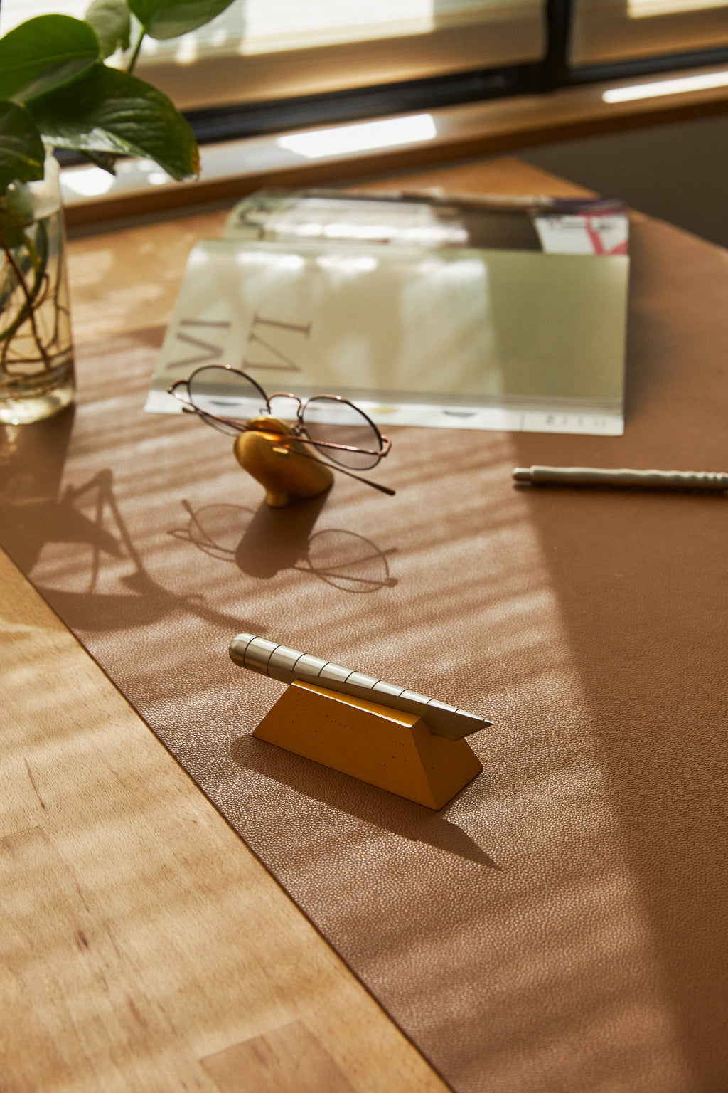 Desk Knife Plinth